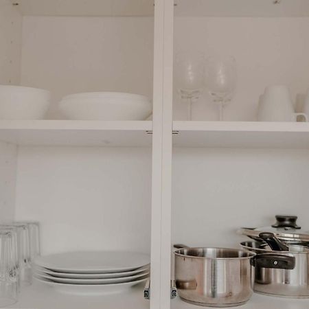 Apartment Mit Kueche, Arbeitsplatz Und Xxl Sofa Нойс Екстериор снимка