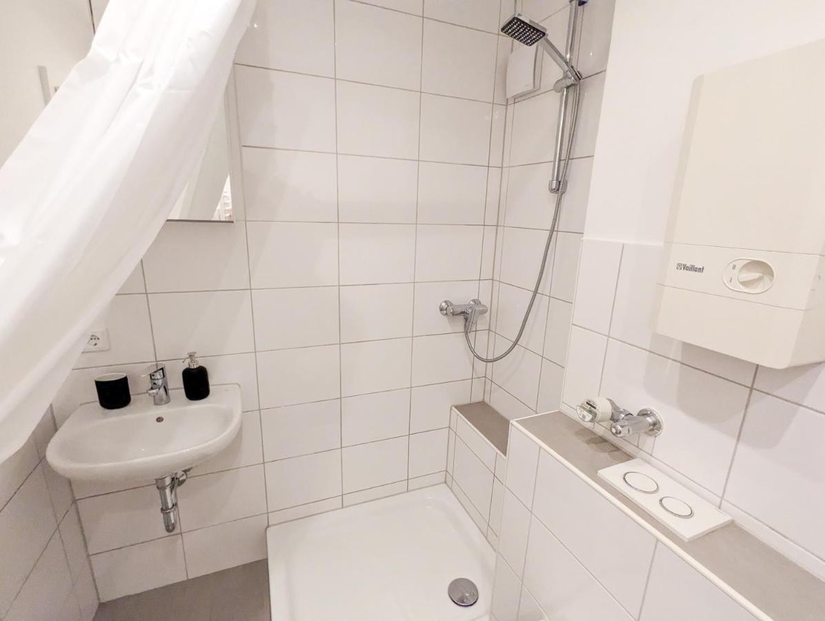 Apartment Mit Kueche, Arbeitsplatz Und Xxl Sofa Нойс Екстериор снимка